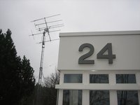 Antennen vor Gebäude 24